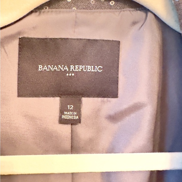 Express Blazer I’m using 1 day. Size 12 petite. I’m M size and it fits me well. - Picture 3 of 4